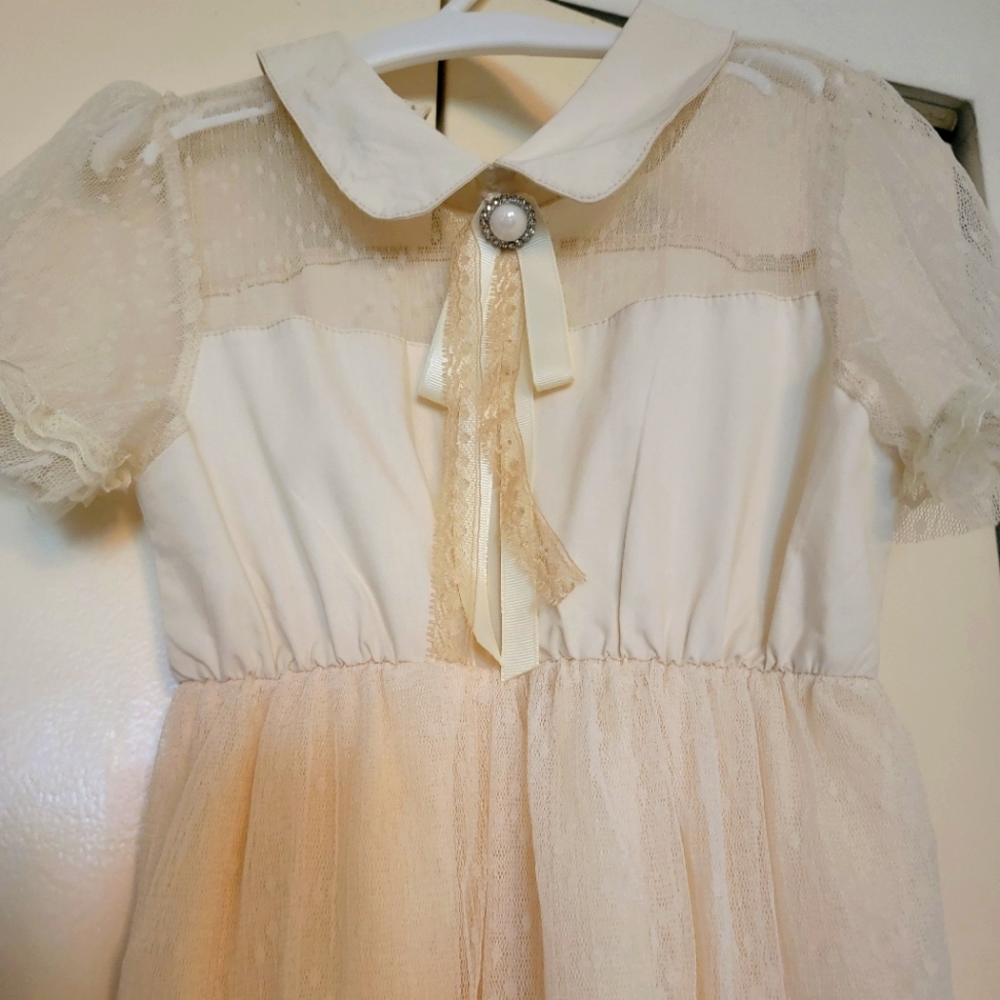 Girls dress size 7 to 8 beautiful used only one time